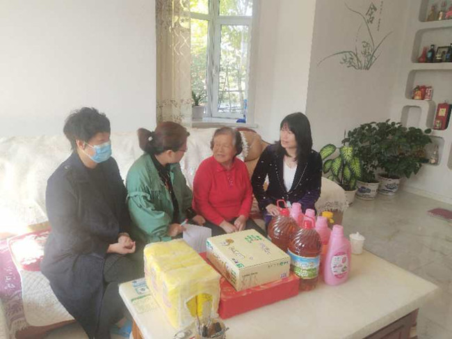 计生办慰问特扶人员杨兆坤家_副本.jpg