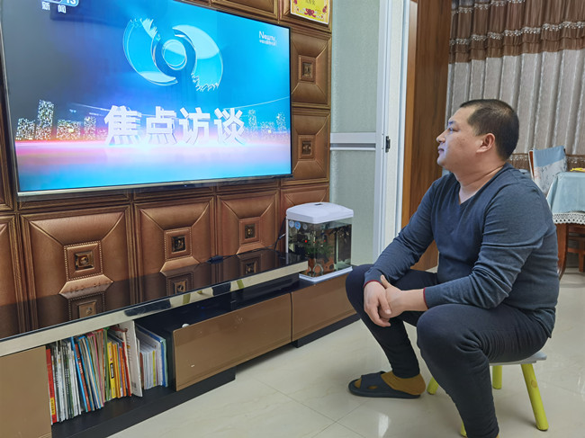 收看《焦点访谈》1_副本.jpg